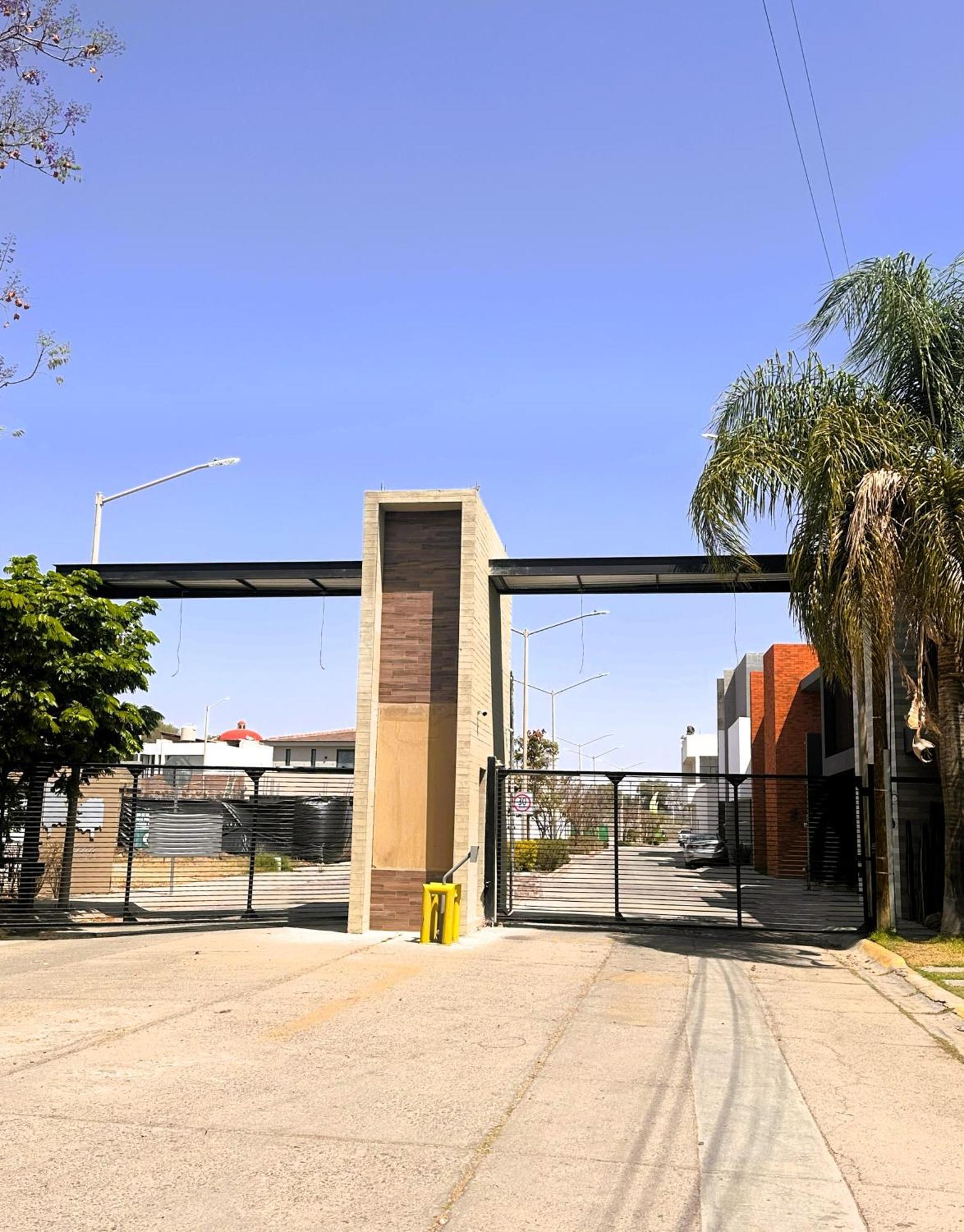 Arboleda 5 Luxury Lofts Aparthotel Silao Exterior photo